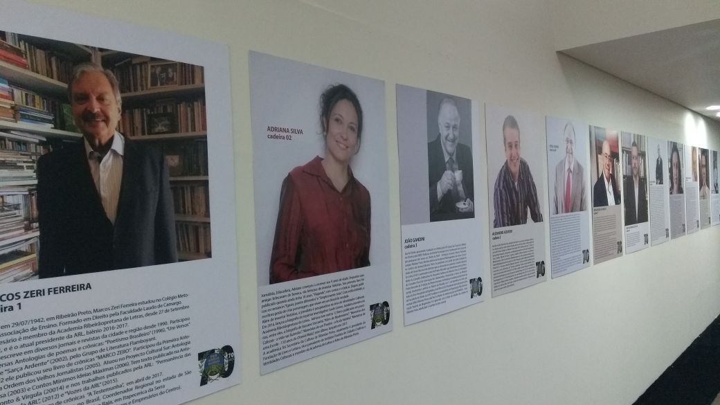 A mostra biográfica pode ser apreciada, gratuitamente, no Setor Imigrantes do RibeirãoShopping (Foto: Divulgação)